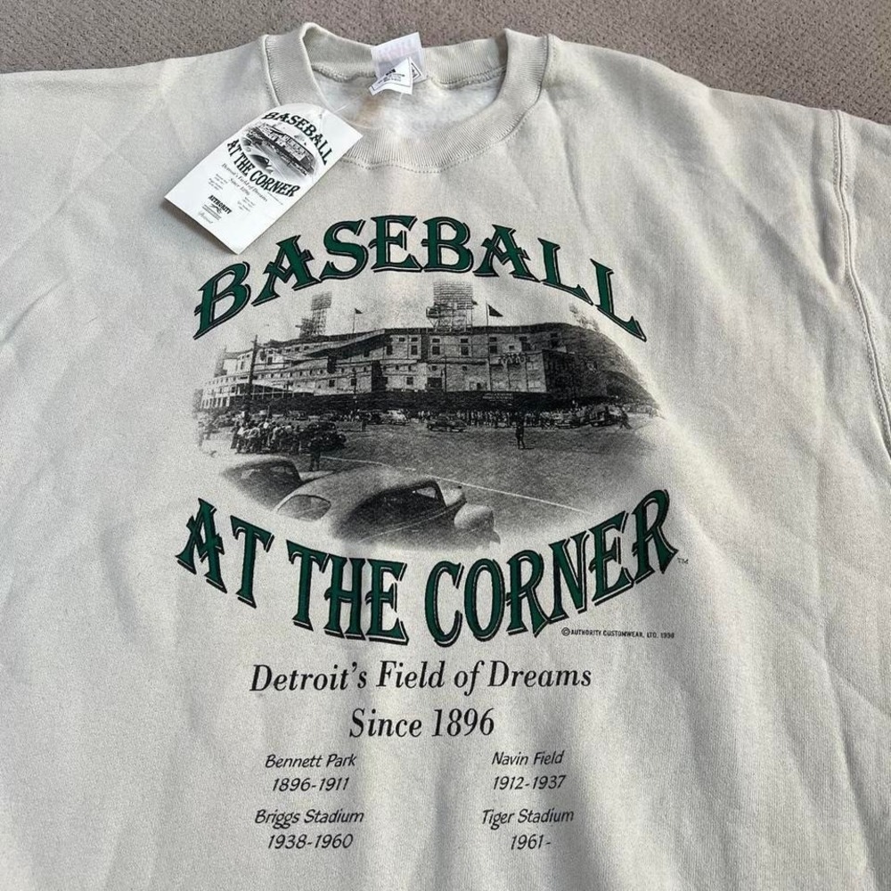 Vintage 1990s Detroit tigers sweatshirt  Size XL